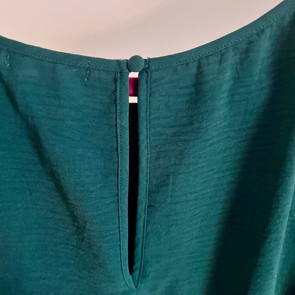 Nine Britton Women’s Green Long Sleeve Blouse - Classic Crewneck - Picture 4 of 9